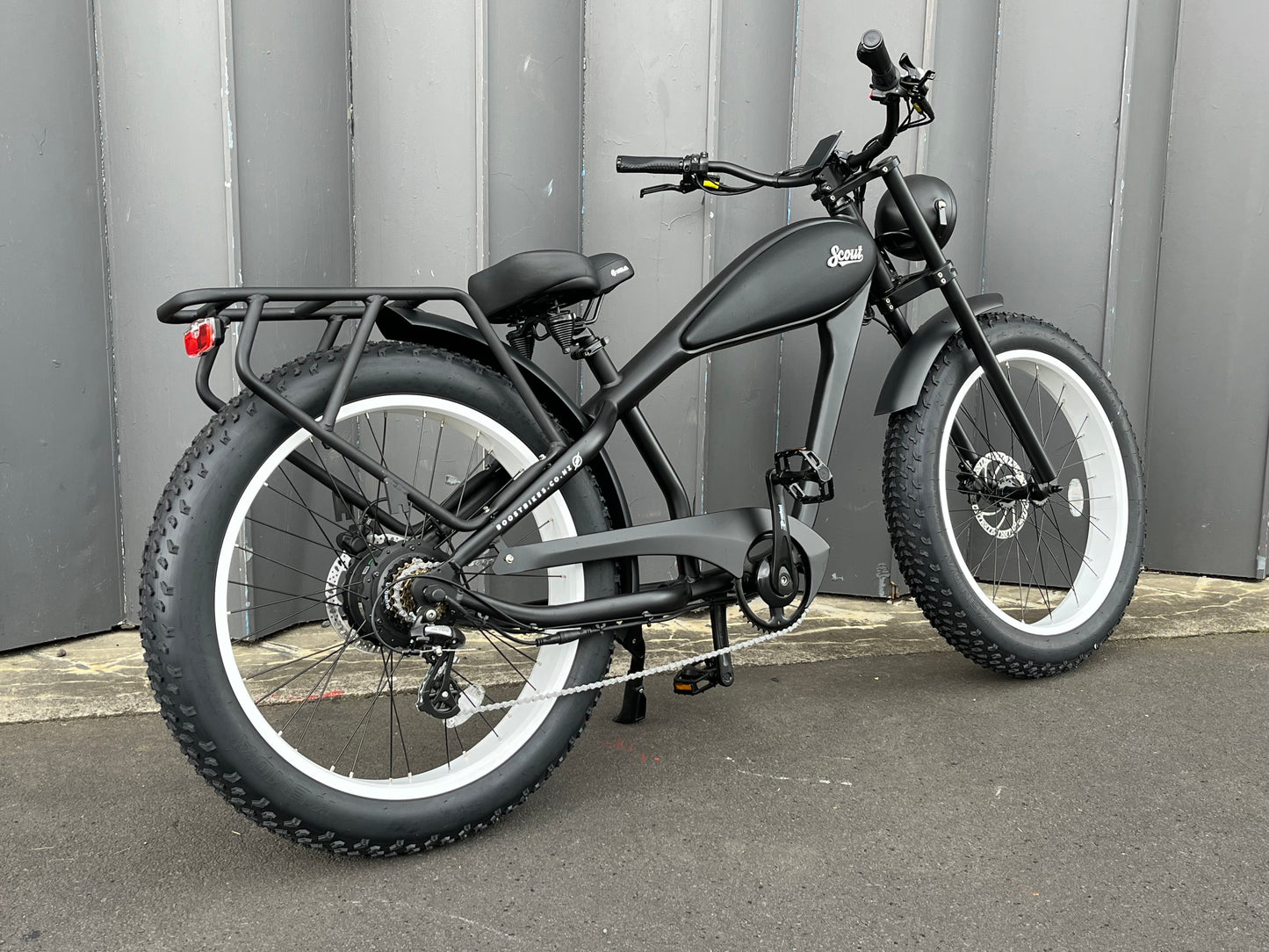 The Scout Electric Motorbike.. Awesome Retro CRUISER Style electric bikes designed for performance, having fun and looking cool.