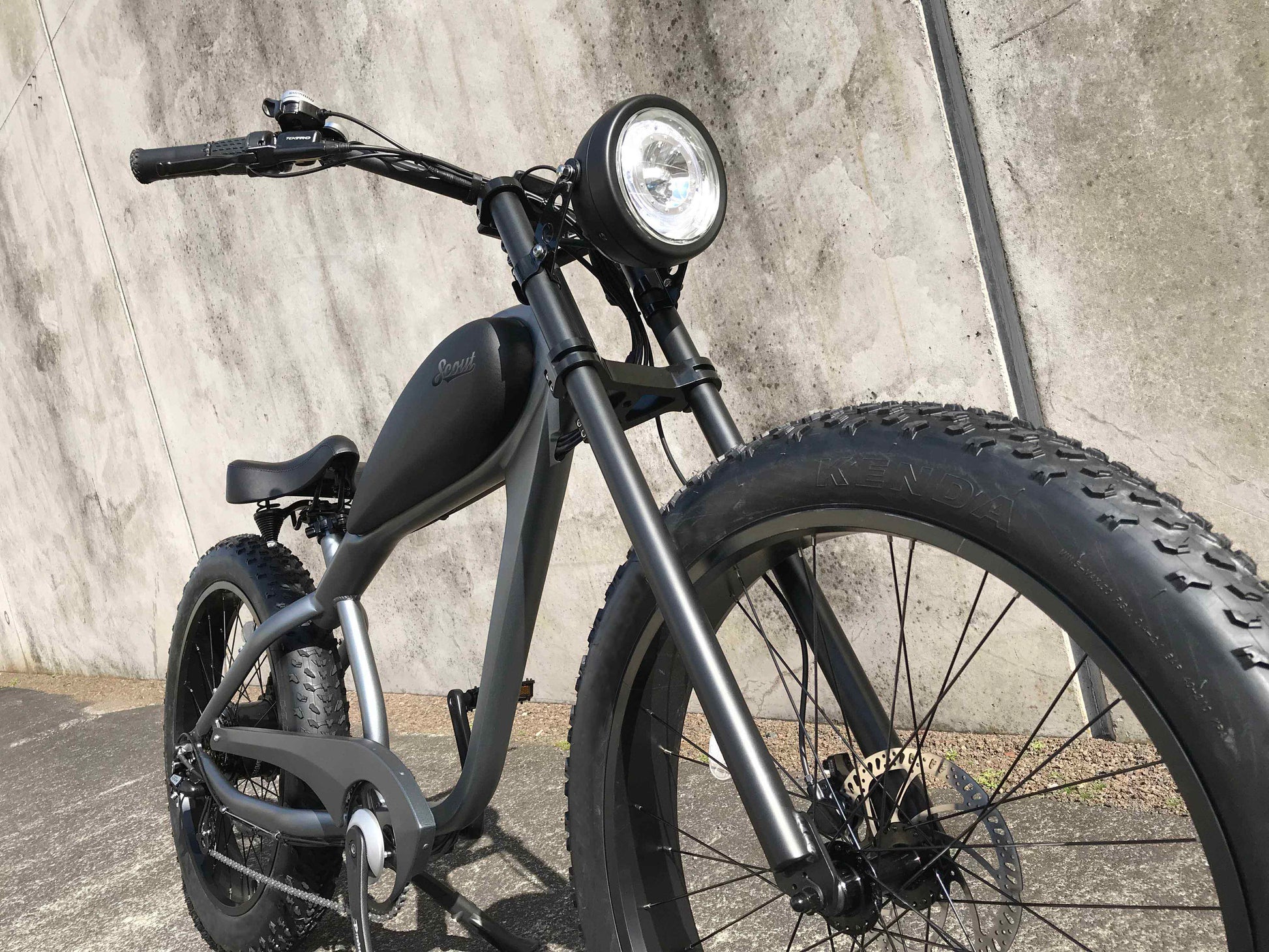 Old school style with a SUPER Comfortable saddle seat. A brand new classic, The Scout Electric Motorbike from Boostbikes 