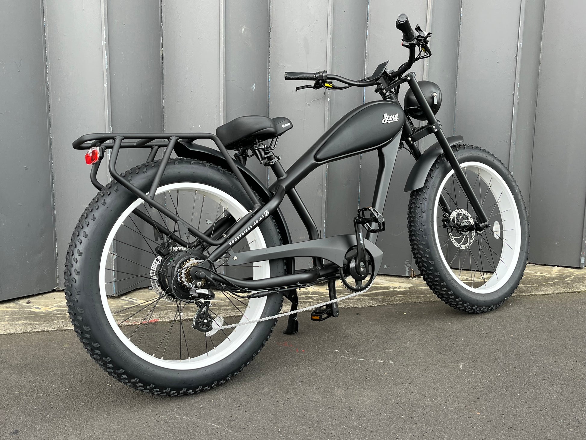 The Scout Electric Motorbike.. Awesome Retro CRUISER Style electric bikes designed for performance, having fun and looking cool.
