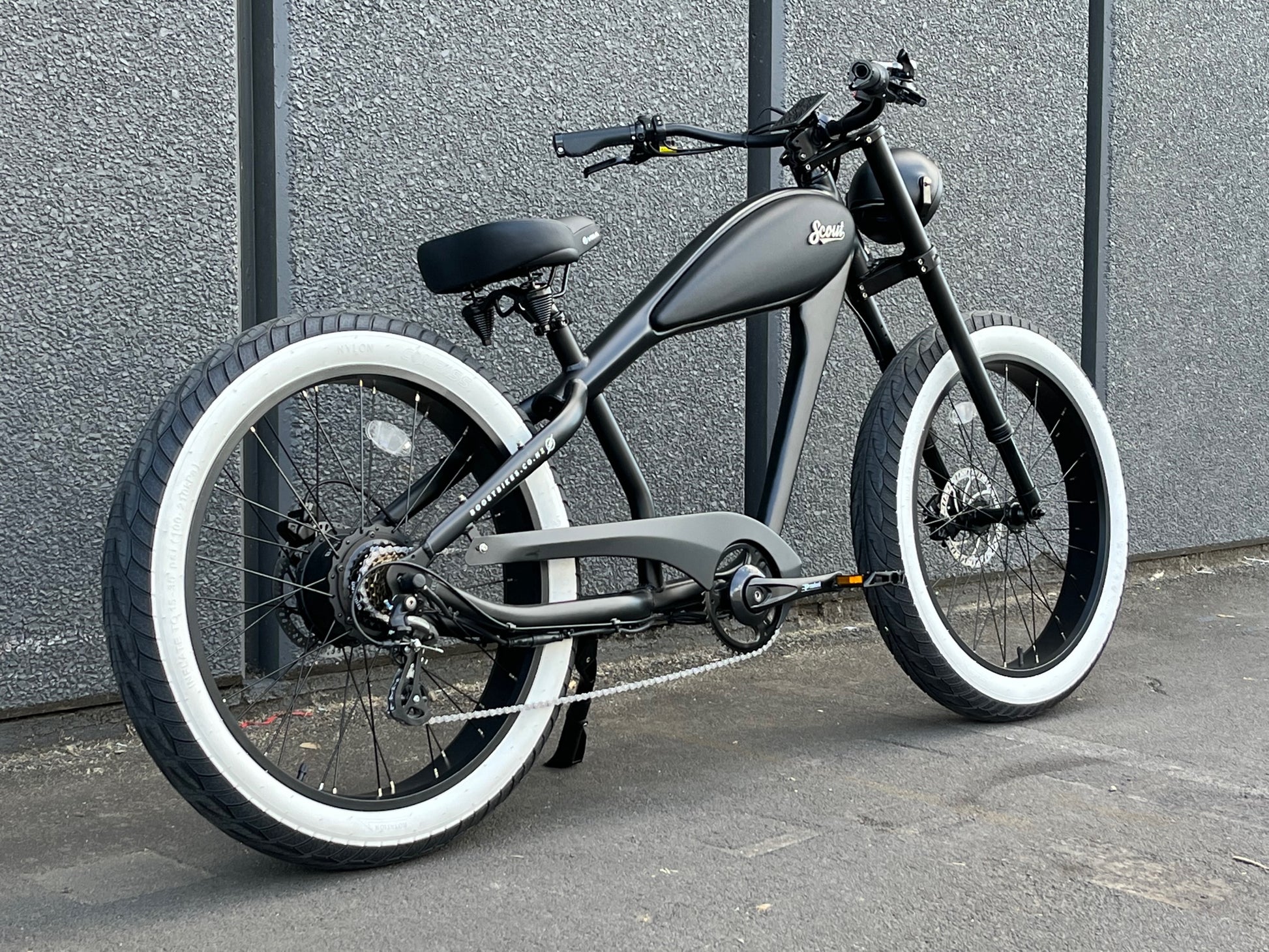 The Scout Electric Motorbike from Boostbikes pays homage to track motorcycles of the early 1900s with fat tyres for on or off road, forest tracks, beaches and boardwalks