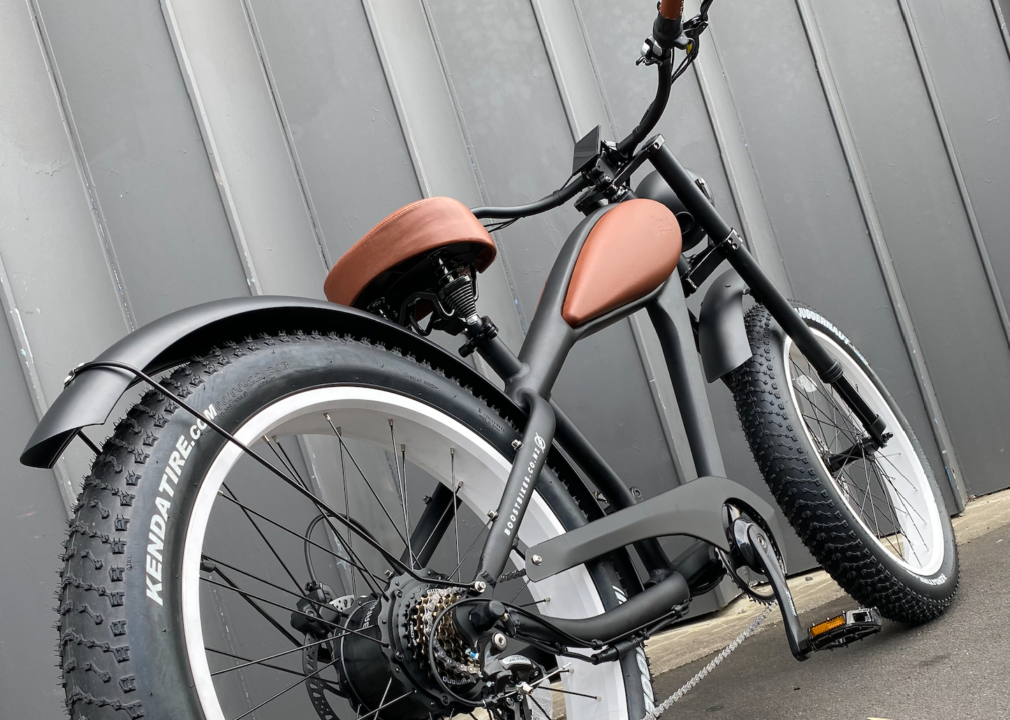 Scout Electric Cruiser with Whitewall STREET tyres