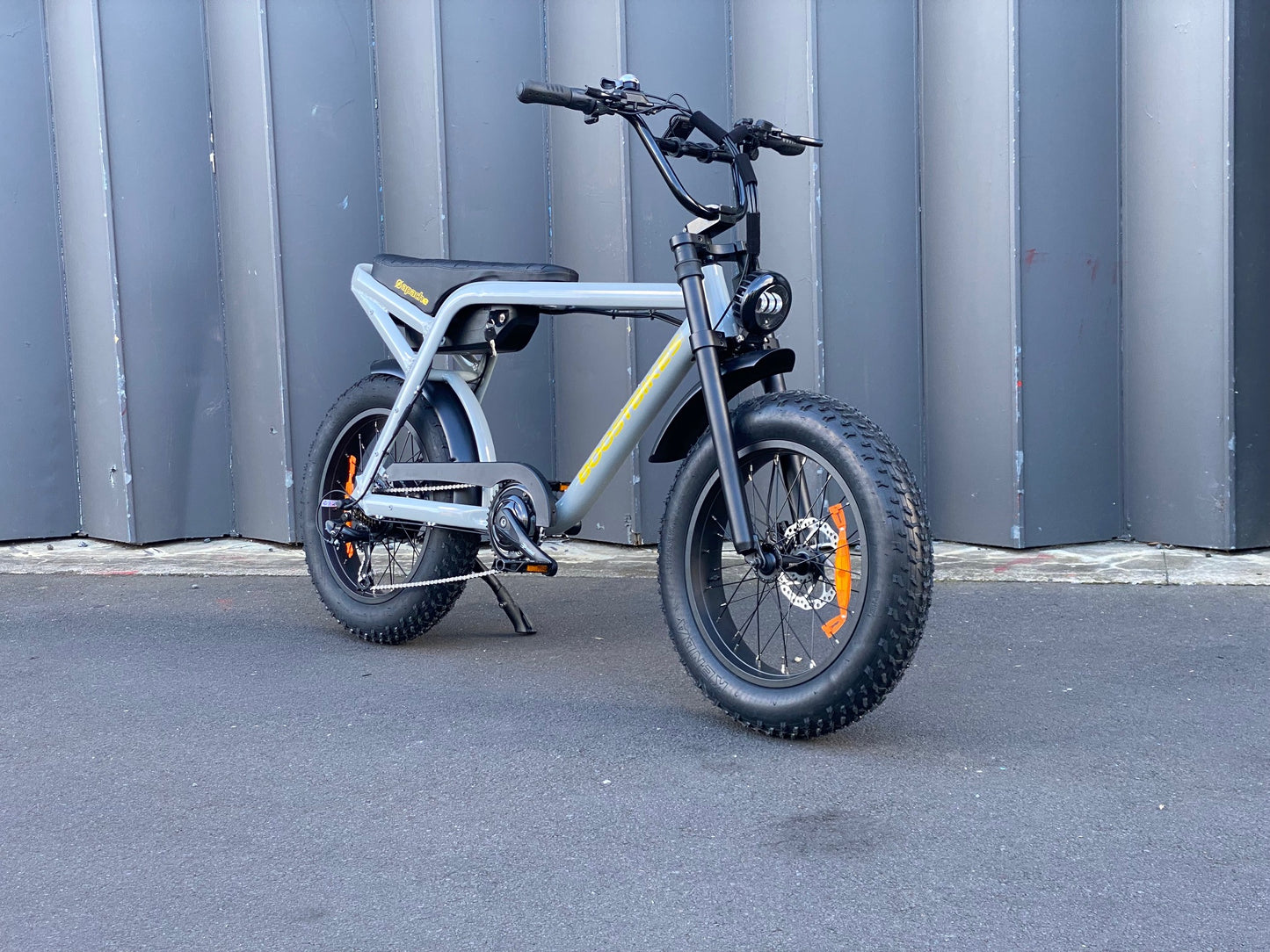 The Apache Electric fat Bike. Urban Explorer meets Retro Cool. From Boostbikes