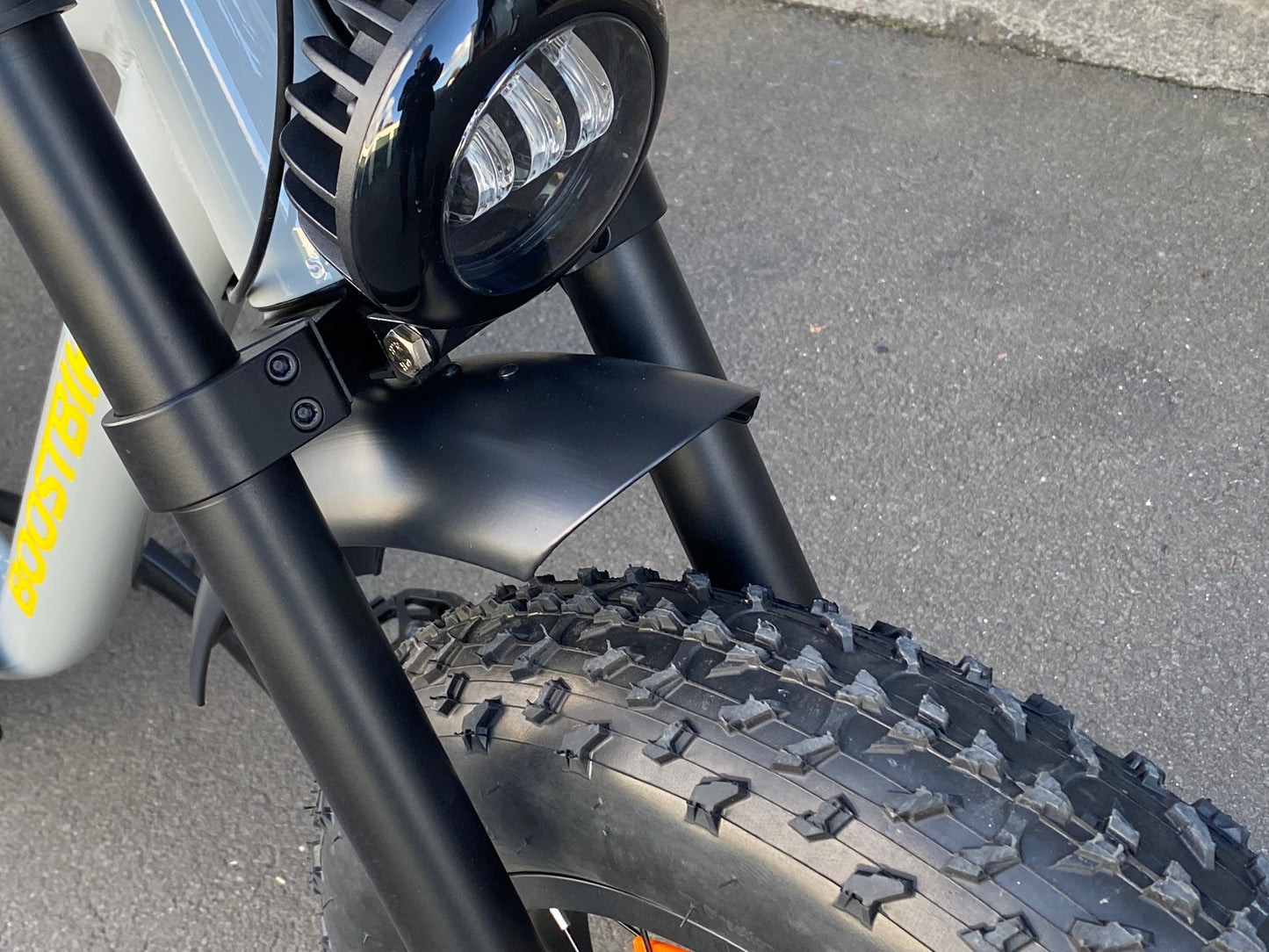 Electric Moped style in a 20" SUPER 73 fat tyre package. Apache from Boostbikes.