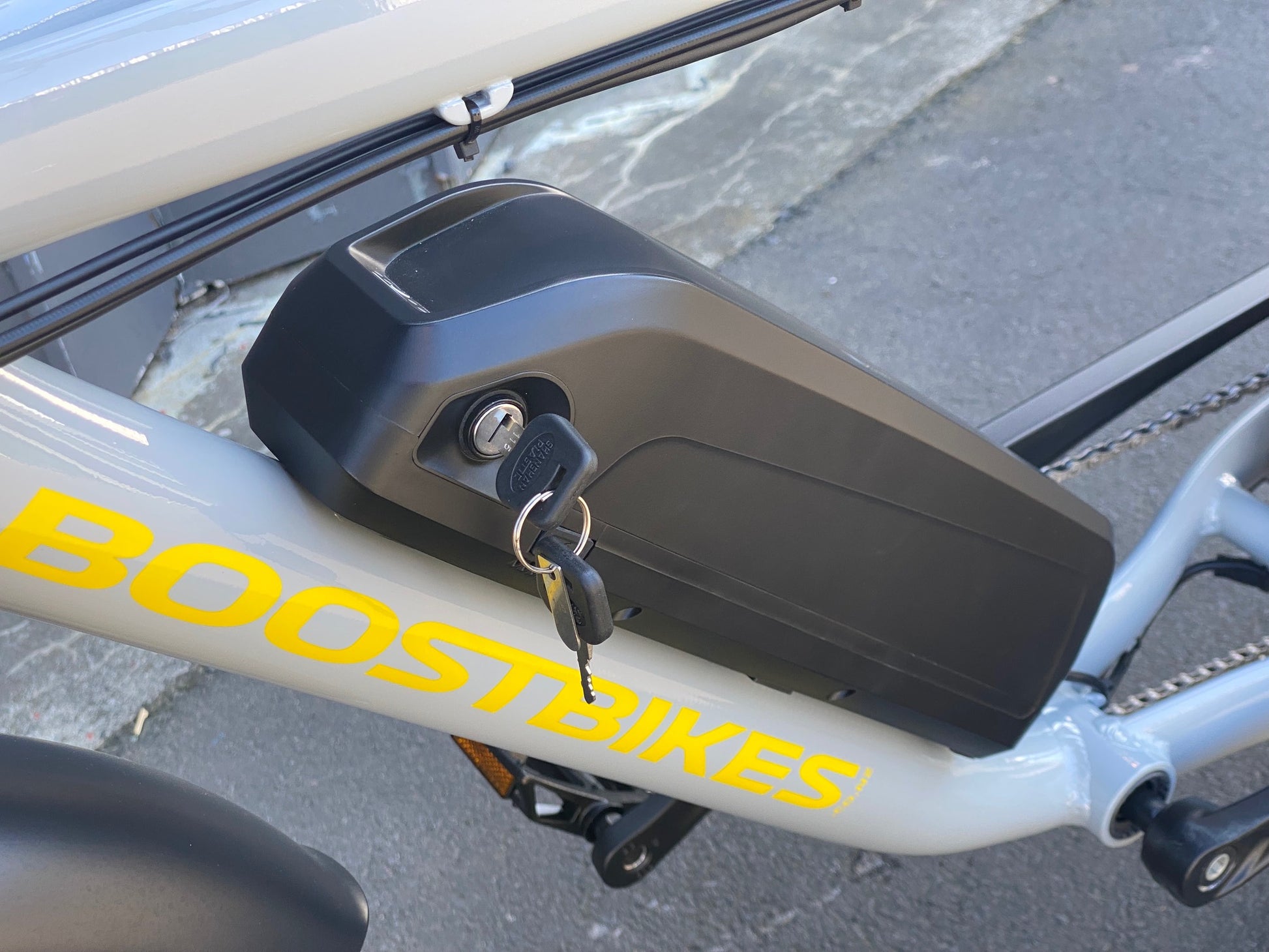 Electric DUAL BATTERY Moped style in a 20" SUPER 73 fat tyre package. Apache Electric Bike from Boostbikes.